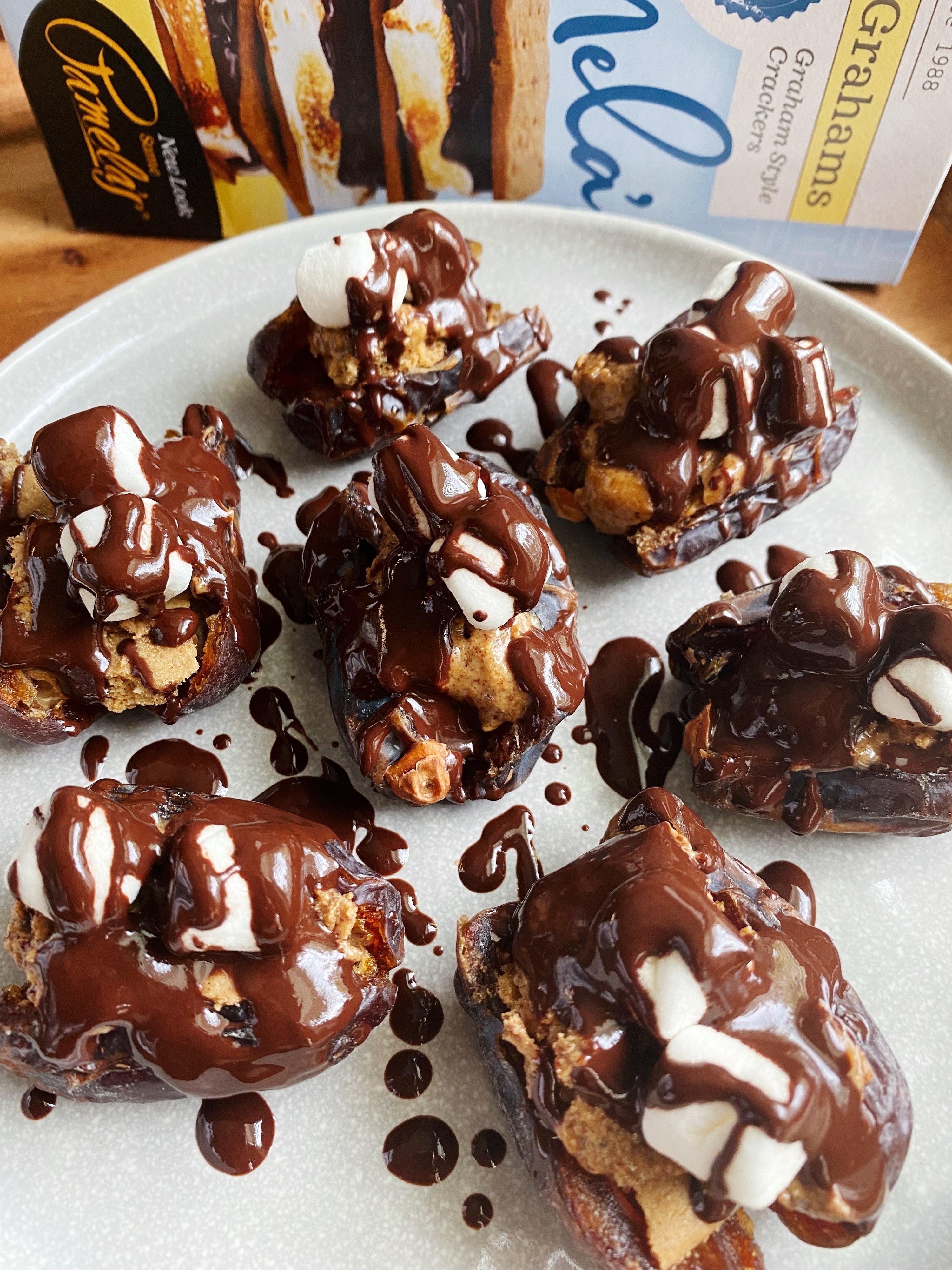 Image of the S,Aomores Stuffed Dates Recipe